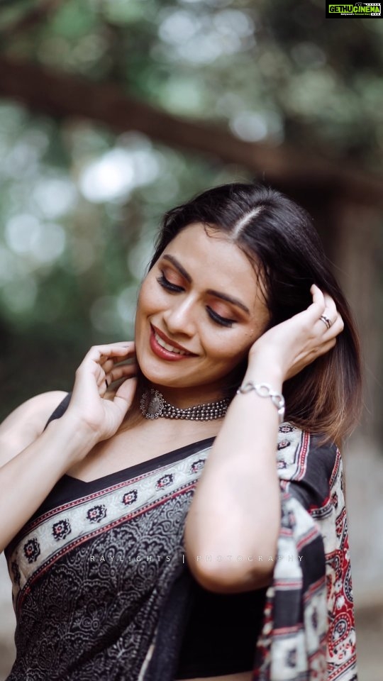 Dhanya Mary Varghese - 13.1K Likes - Sarees truly are dresses with a soul.
Costumes : @byhand.in
MUA : @divyas_makeover_
DOP : @_raylightsphotography_
#dhanyamaryvarghese #actress #malayalammovies #malayalamserial #biggboss #biggbossmalayalamseason4 #reeloftheday #photoshoot