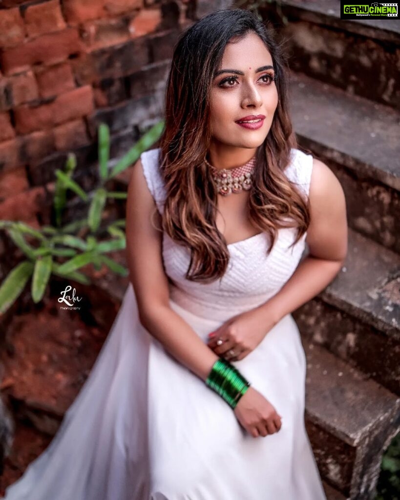 Dhanya Mary Varghese Instagram - White brings out the calmness in me🤍🤍🤍 👗:@nova_fashion_boutique_by_brind 📸:@_lalu_photography_ MUA:@greenlife_divyarun #dhanyamaryvarghese #actress #model #dancer #whitedress #whitecolor #fashion #style #dress #photooftheday #biggboss #biggbosstop5