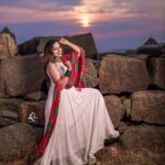 Dhanya Mary Varghese Instagram - Every sunset brings the promise of a new dawn. 👗: @nova_fashion_boutique_by_brind 📸: @_lalu_photography_ MUA: @greenlife_divyarun #dhanyamaryvarghese #sunset #sunsetphotography #sunsetlovers #whitedress #asianet #biggbossmalayalamseason4 #biggbossmalayalam #biggboss #evening #eveningvibes#nature#naturelover #naturelovers