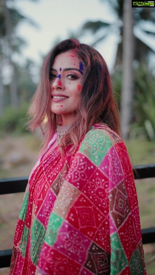 Dhanya Mary Varghese Instagram - Colours make us happy🌈 👗 @nova_fashion_boutique_by_brind MUA : @greenlife_divyarun 📸 : @_lalu_photography_ #dhanyamaryvarghese #asianet #holi2023 #womensday2023 #women #woman #happiness #festival #festivals #color