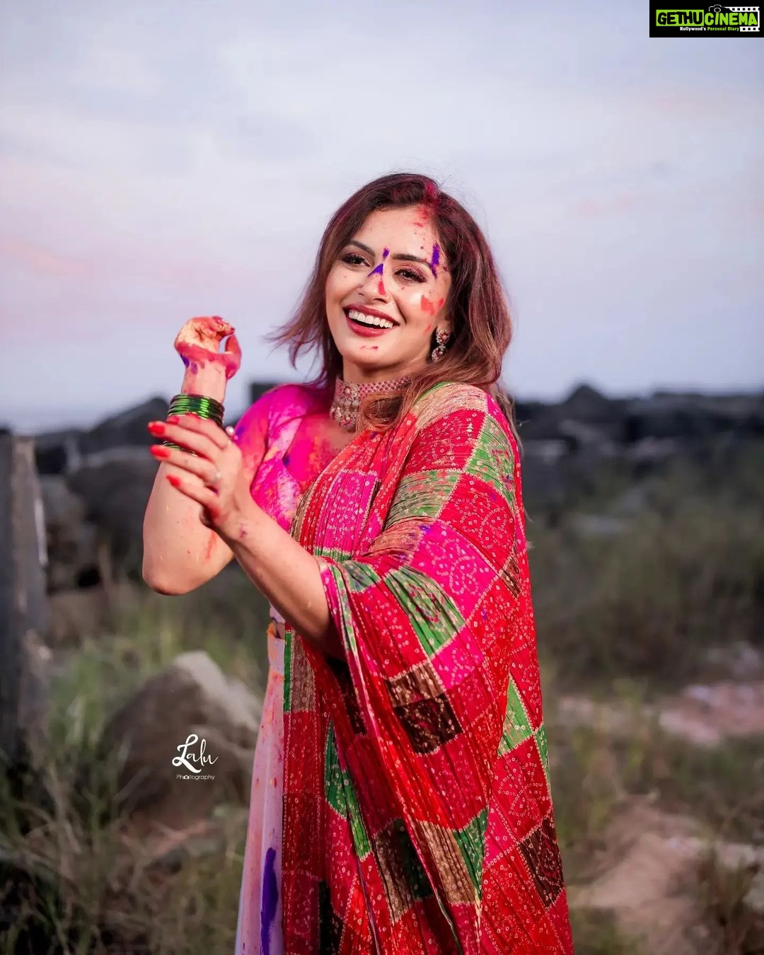 Dhanya Mary Varghese Instagram - Let's celebrate this women's day with joy of colours π π @nova_fashion_boutique_by_brind MUA : @greenlife_divyarun πΈ : @_lalu_photography_ #dhanyamaryvarghese #asianet #women #womensday #womensday2023 #malayalamcinema #holi2023 #bringcolourstolife #photooftheday #biggbossmalayalamseason4#holi #colours #happiness #festival #festivewear #festivecollection #festivals