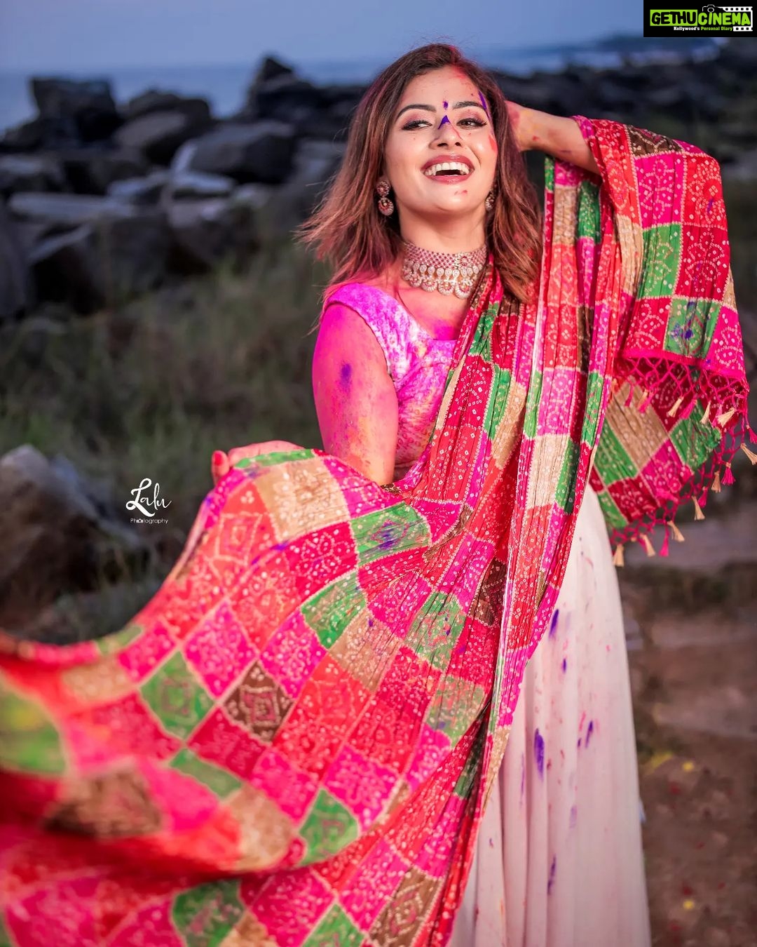 Dhanya Mary Varghese Instagram - May this Holi bring colours to your life.. ✨️❤ 👗 @nova_fashion_boutique_by_brind MUA : @greenlife_divyarun 📸 : @_lalu_photography_ #dhanyamaryvarghese #asianet #malayalamcinema #holi2023 #bringcolourstolife #photooftheday #biggbossmalayalamseason4#festivals #festival #holifestival #happy