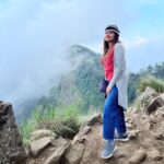 Dhanya Mary Varghese Instagram - Nature ❤️ #dhanyamaryvarghese #actress #familytrip #travel #munnar #lifewithjod