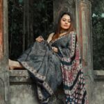 Dhanya Mary Varghese Instagram - Draped in an Ajrakh printed Silk Saree🖤🤍 👗 :@byhand.in MUA:@divyas_makeover_ 📸 :@gladmantisphotography #dhanyamaryvarghese #actress #model #dancer #sareelove #saree #ajrakhsaree #silk #silksarees #biggboss #biggbossmalayalam #fashionmodel #fashion #photooftheday #photoshoot#ajrakh#ajrakhprints #ajrakhsaree