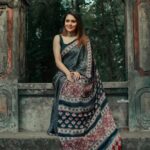 Dhanya Mary Varghese Instagram - Draped in an Ajrakh printed Silk Saree🖤🤍 by @byhand.in MUA:@divyas_makeover_ 📸 :@gladmantisphotography #dhanyamaryvarghese #actress #model #dancer #sareelove #saree #ajrakhsaree #silk #silksarees #biggboss #biggbossmalayalam #fashionmodel #fashion #photooftheday #photoshoot#ajrakh#ajrakhprints #ajrakhsaree