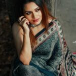 Dhanya Mary Varghese Instagram - Draped in an Ajrak printed Silk Saree🖤🤍 by @byhand.in MUA:@divyas_makeover_ 📸 :@gladmantisphotography #dhanyamaryvarghese #actress #model #dancer #sareelove #saree #ajrak #silk #silksarees #biggboss #biggbossmalayalam #fashionmodel #fashion #photooftheday #photoshoot