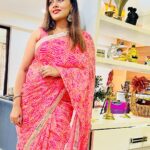 Dhanya Mary Varghese Instagram - Few more clicks.. 👗 @thanzscouture #dhanyamaryvarghese #actress #biggboss #asianet #malayalammovies #pinksaree #saree #sareelovers