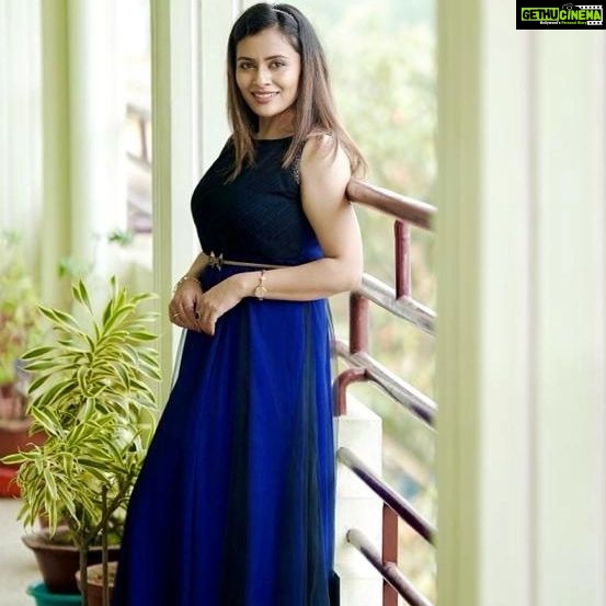 Dhanya Mary Varghese Instagram - Thank you @tvisha_designz for this👗 #dhanyamaryvarghese #actress #movie #actorslife #gown #blue #style #simple #simplicity #naturalmakeup #photography #biggboss #biggbosstop5 #4thrunnerup