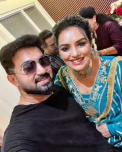 Dhanya Mary Varghese Instagram - That was a great moment. @jasofashions Inauguration. Was so happy to be part of the new venture, an initiative by our dear @jaz_oo chechi and Shibuchayan. Met that team after a long time.

#newbotique #cochin #likeafamily #johnjacob #dhanyamaryvarghese #actors #inauguration #jasofashions