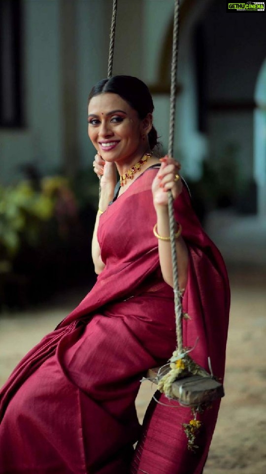 Dhanya Mary Varghese Instagram - Turn every moment of your life into one filled with love, happiness and fun. Make it even more special with your favourite Alapatt Fashion Jewellery. Visit our showroom any day of the week and explore some of the finest gold and diamond collections. #alapattfashionjewellerytvm #goldanddiamonds #jewellery #reelit #instareels #feelgood #goodvibes #viralreels #goingwiththetrend #reelskarofeelkaro #reelitfeelit #trendy #trend #goldnecklace #goldbangles #newrange #bestintvm #trivandrum #finest #buyfromthebest #dhanya #dhanyamaryvarghese #lifewithjo#gowiththeflow #actor #actorslife