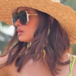 Diana Penty Instagram - Summer therapy ☀️🌊