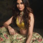 Diana Penty Instagram - Maybe it’s time for long hair again. And some abs 🙄🤦‍♀️ #Throwback