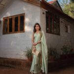 Diana Penty Instagram - 🧚🏻‍♀️✨💚 Outfit: @431_88 Jewellery: @goldenwindow @vasundharajewelry @ascend.rohank Bag: Valentino @myalmari_ Styling: @namitaalexander HMU: Shraddha Mishra Photographer: @haranish.hrf
