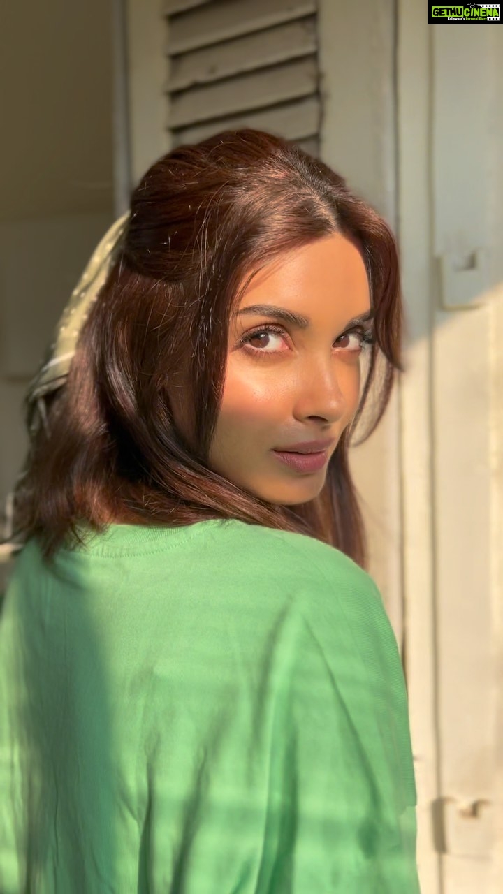 Diana Penty Instagram - Feel the light 💫 #goldenhour