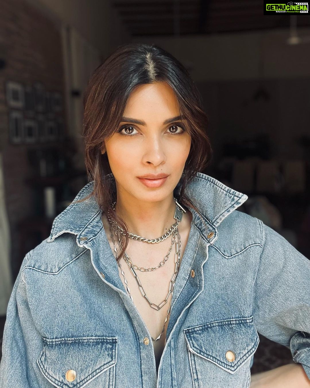 Diana Penty Instagram - When the light hits right… ⛅️ #GoldenHour
