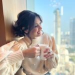 Diana Penty Instagram - Hot chocolate mornings ☕️ #hotchocolate #winter #december #sweaterweather