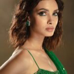 Diana Penty Instagram - New favourite colour of the season 💚 Outfit: @sonaakshiraaj Bag: @douxamourindia Earrings: @koharbykanika HMU: @shraddhamishra8 Styling: @namitaalexander 📸: @haranish.hrf