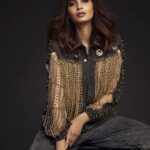 Diana Penty Instagram - Denim Baby HMU: @gpkritikos Styling: @namitaalexander Assisted by: @tunushkaa 📸: @rahuljhangiani