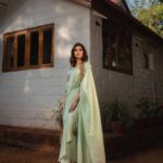 Diana Penty Instagram - 🧚🏻‍♀️✨💚 Outfit: @431_88 Jewellery: @goldenwindow @vasundharajewelry @ascend.rohank Bag: Valentino @myalmari_ Styling: @namitaalexander HMU: Shraddha Mishra Photographer: @haranish.hrf