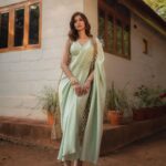 Diana Penty Instagram - 🧚🏻‍♀️✨💚 Outfit: @431_88 Jewellery: @goldenwindow @vasundharajewelry @ascend.rohank Bag: Valentino @myalmari_ Styling: @namitaalexander HMU: Shraddha Mishra Photographer: @haranish.hrf