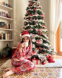 Diana Penty Instagram - Lazy Christmas afternoons🎄❤️
Merry Christmas everyone. Lots and lots of love!