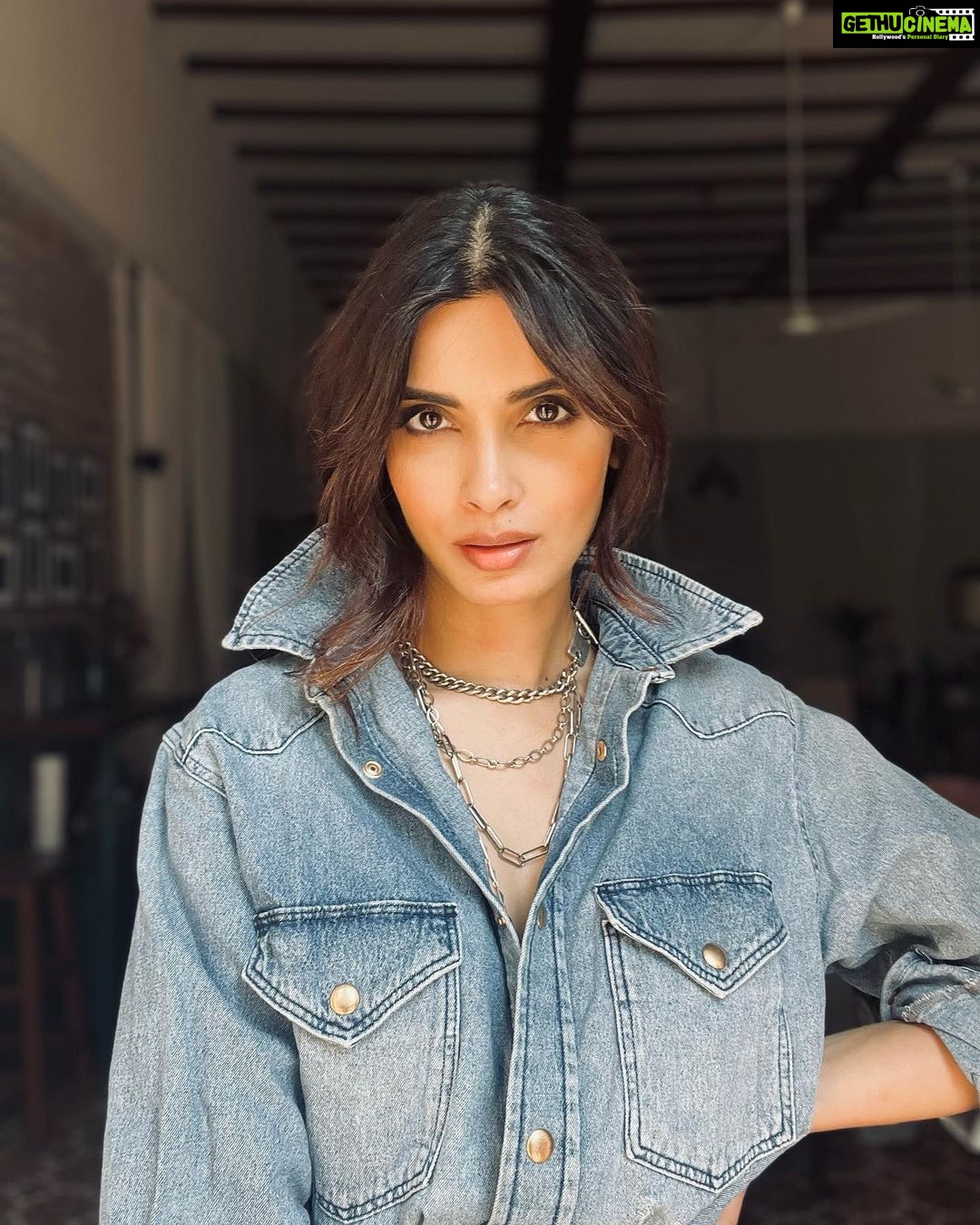 Diana Penty Instagram - When the light hits right… ⛅️ #GoldenHour