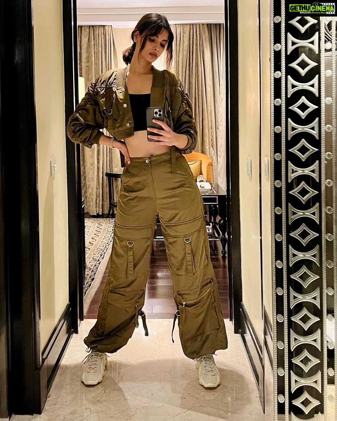 Diana Penty Instagram - No justifiable reason for these mirror selfies at 1am. Also, hello Chennai 🙋♀️ Chennai, India