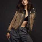 Diana Penty Instagram - Denim Baby HMU: @gpkritikos Styling: @namitaalexander Assisted by: @tunushkaa 📸: @rahuljhangiani