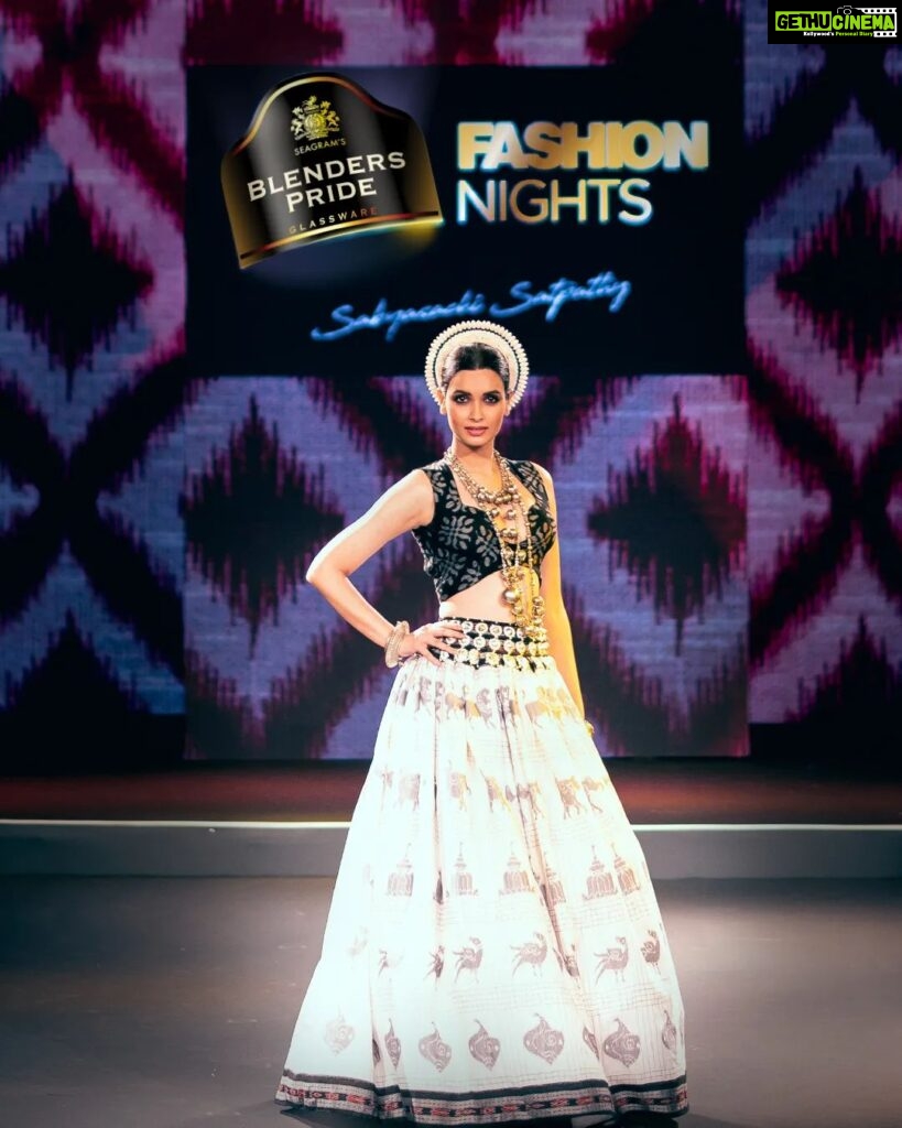 Diana Penty Instagram - #Throwback to an amazing night that celebrated the art and culture of the beautiful city of Bhubaneswar... wearing this stunning creation by @sabyasachi_satpathy at #BlendersPrideFashionNights. #BlendersPride #MadeOfPride #Bhubaneswar @blenderspridefashiontour MUAH: @gpkritikos
