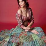 Diana Penty Instagram - गरबा रेडी 💃 Outfit & Jewellery: @anitadongre HMU: @shraddhamishra8 Styling: @namitaalexander 📸: @kvinayak11