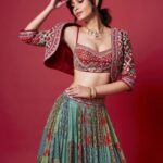 Diana Penty Instagram - गरबा रेडी 💃 Outfit & Jewellery: @anitadongre HMU: @shraddhamishra8 Styling: @namitaalexander 📸: @kvinayak11