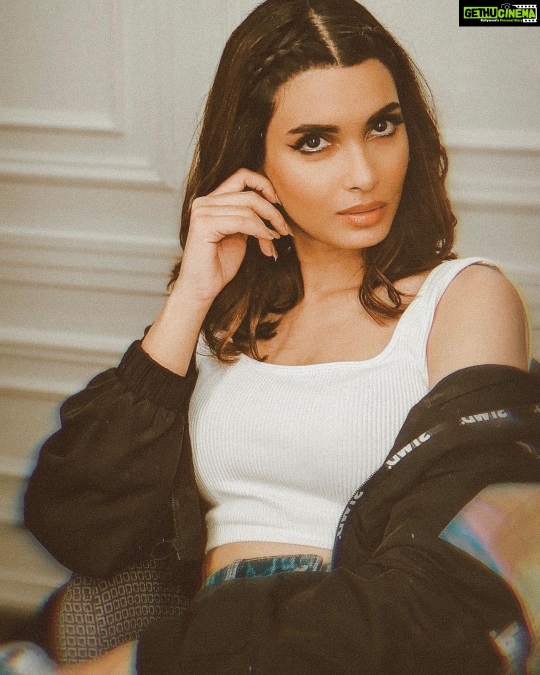 Diana Penty Instagram - 🦦 #VanityVanPhotoSeries