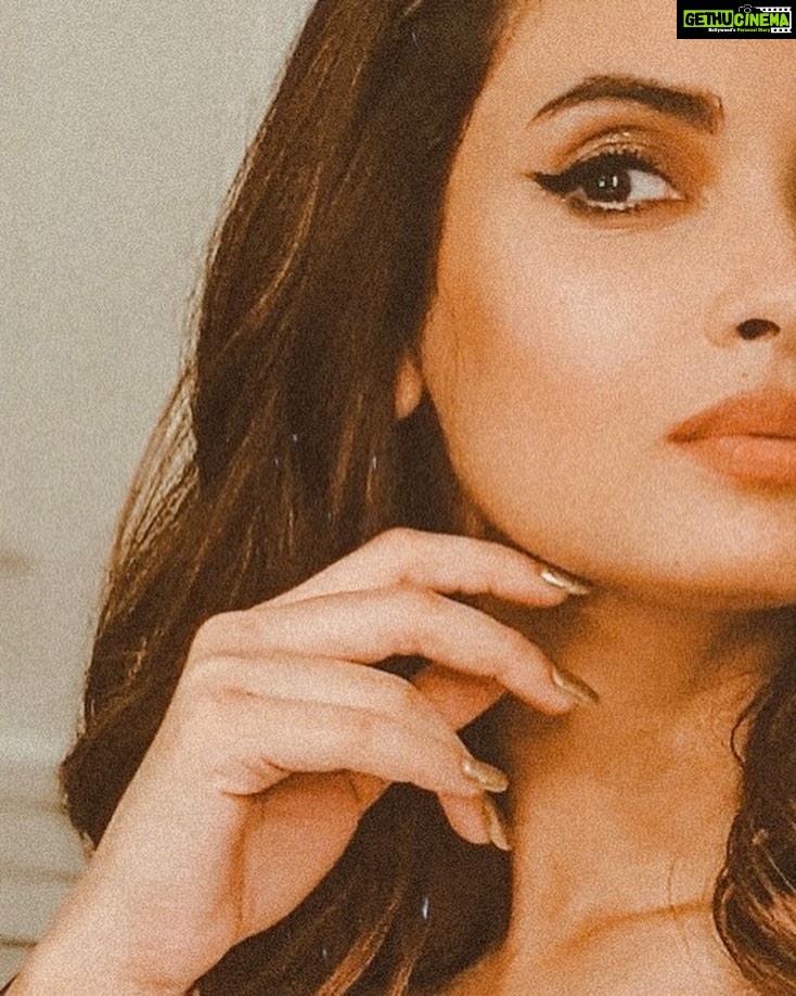 Diana Penty Instagram - 🦦 #VanityVanPhotoSeries