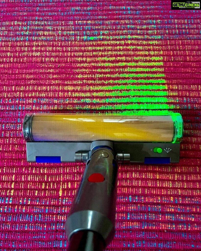 Diana Penty Instagram - I’m a stickler for cleanliness…part germaphobe even…a hater of dirt. So to be able to actually see minute dust particles and then watch the Dyson V12 make them disappear, is SO satisfying! (PHEW!!) Partner in ̷c̷r̷i̷m̷e̷ cleaning! ;) #Adulting @dyson_india #Dyson #DysonIndia #DysonHome #Gifted