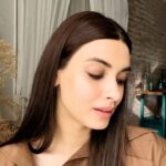 Diana Penty Instagram - Game face on, with all my favourites from @esteelauderin 🥰 Let me know what you think of my easy breezy day look in the comments below! #makeup #daylook #makeupoftheday #makeuplife #esteeindia #esteelauder