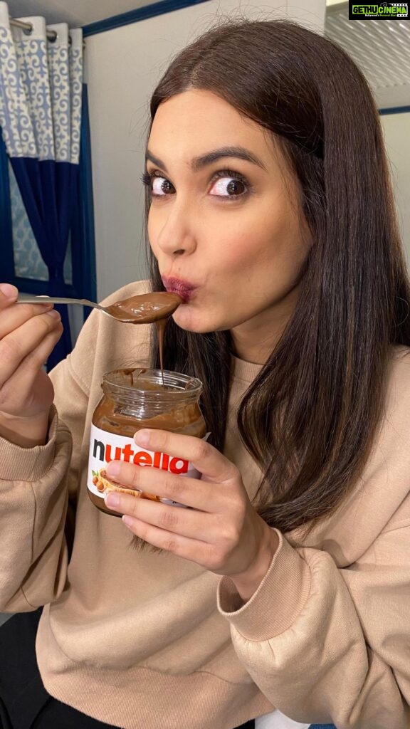 Diana Penty Instagram - Crazy eyes only for Nutella 😍 #WorldNutellaDay #reels #reelsinstagram #reelsvideo #funnyreels #instagood #dessert #nutella