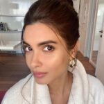 Diana Penty Instagram - Wake up and makeup 💄 MUAH and 📸: @shraddhamishra8