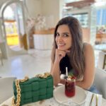 Diana Penty Instagram - Pretty sure I am the prop for this drink 🍹