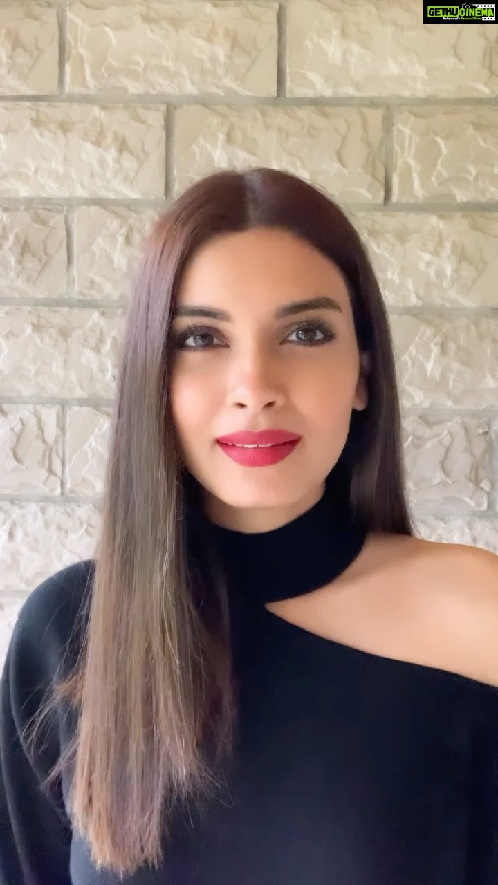Diana Penty - 250.5K Likes - Oh my Gawd!
💄: ‘Decisive Poppy’ #PureColorEnvy @esteelauder @esteelauderin