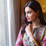 Diana Penty Instagram - Har रोज़ same pose. *keeps straight face