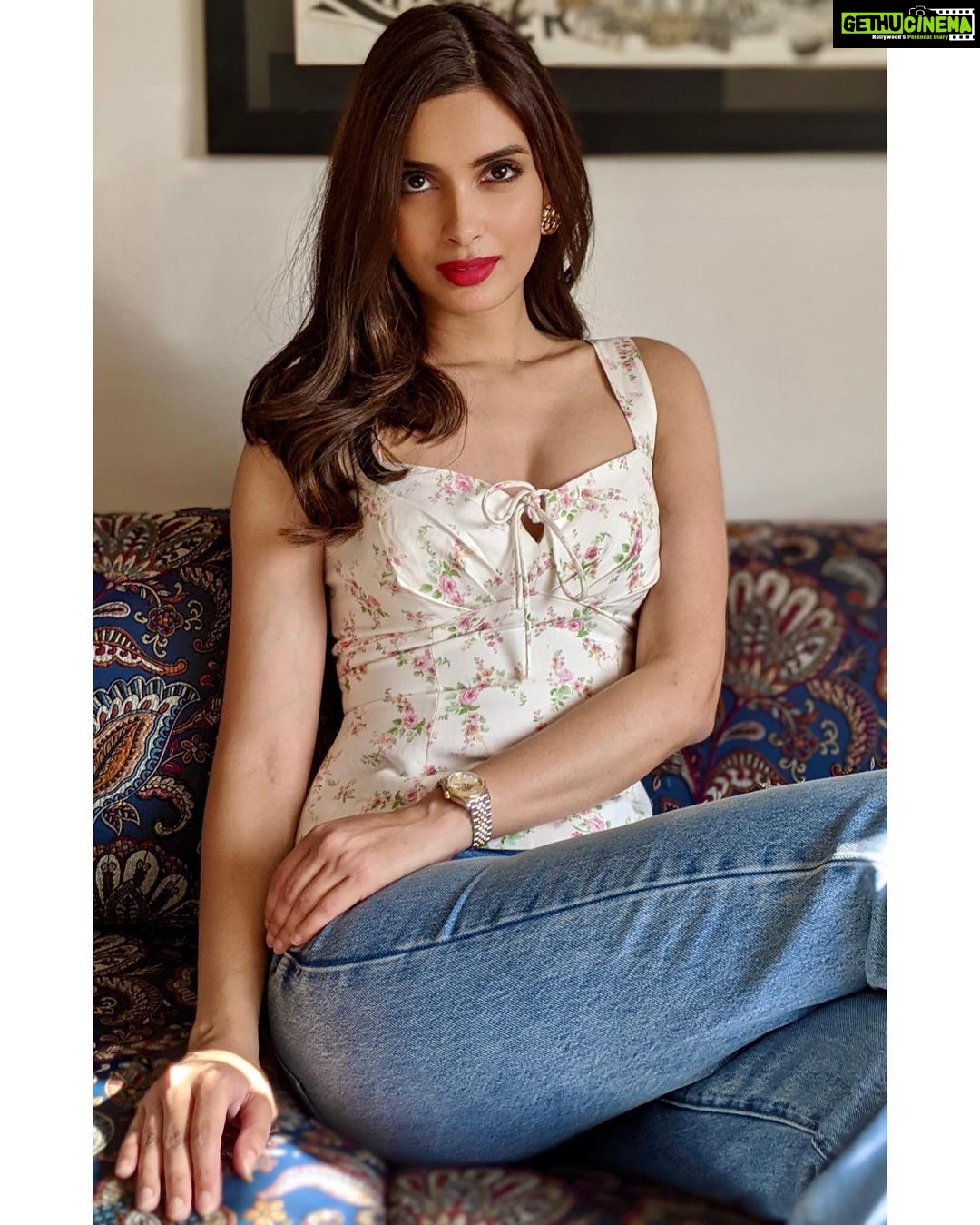 Diana Penty Instagram - Iād like to š the blues good bye! #NoMoMondayBlues