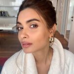 Diana Penty Instagram - Wake up and makeup 💄 MUAH and 📸: @shraddhamishra8