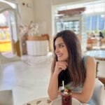 Diana Penty Instagram - Pretty sure I am the prop for this drink 🍹