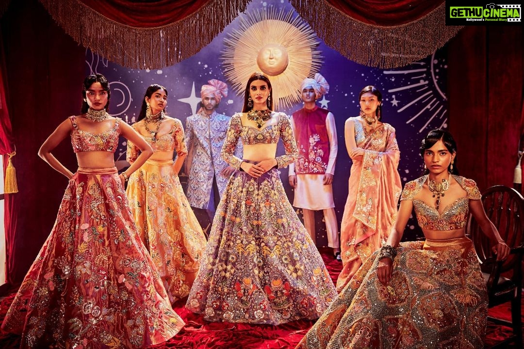 Diana Penty Instagram - • PAPER DOLLS • Our showstopper carrying us back to a euphoric world of magical tales! @dianapenty x #AishaRao Decorated with our signature Appliqué work created with contrasting foliage, Paper Dolls will transport you into a wondrous world with its shimmering tactility and its bold yet enigmatic colour palette of ebony, lavender, gold, and soft shades of pink. However, more than anything, this collection—both traditional and of-the-moment—is full of long-lasting keepsakes. @lakmefashionwk @fdciofficial @nexaexperience @r1seworldwide . . #AishaRao #PaperDolls #DefineToRedefine #LakmeFashionWeek #FDCIxLFW #LFW #5DaysOfFashion #Runway