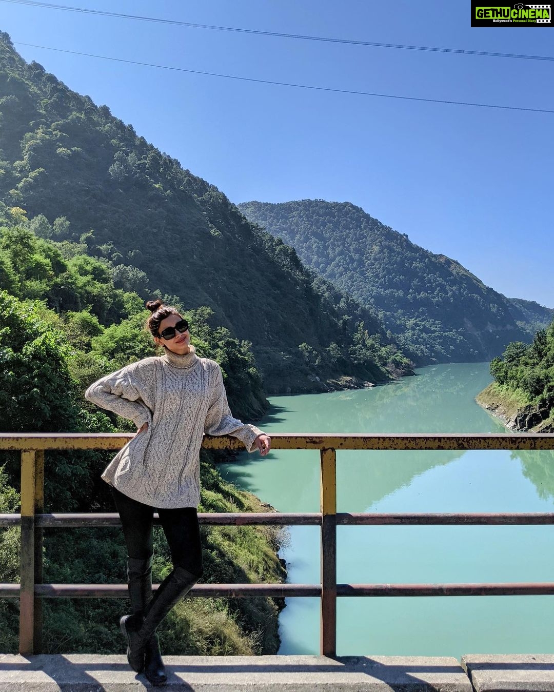 Diana Penty Instagram - Pit stop 😍 Satluj River Banks