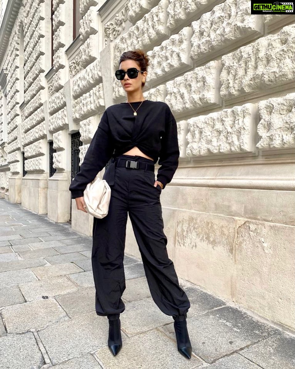 Diana Penty Instagram - 🥷 Vienna