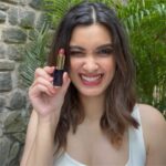Diana Penty Instagram - All my favourite colours feat. @esteelauderin @esteelauder 💁🏻‍♀️💄 #NationalLipstickDay #EsteeModel #reelitfeelit #reels