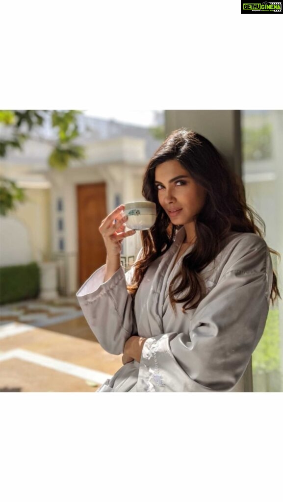 Diana Penty Instagram - Sometimes all you need is a good cup of tea 😌☕️ #TeaWithD #InternationalTeaDay