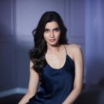 Diana Penty Instagram - Multi-tasking when I sleep. How you ask? With Estée Lauder’s Advanced Night Repair, as it takes care of my skin while I’m 😴 . . . #Repost @esteelauderin Happy World Sleep Day #EsteeBeauties 💤 This #World Sleep Day, let's maximize our beauty sleep and achieve that morning glow only with Estée Lauder. Celebrate with us and be part of our #Generation ANR 💖