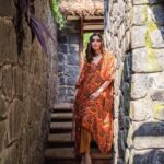 Diana Penty Instagram - When the weather starts to burn, I turn to the kaftan salwar! 🧡 Outfit: @drishtizahabia Jewellery: @koharbykanika Styled by: @namitaalexander MUAH: @gpkritikos Juttis: @fizzygoblet